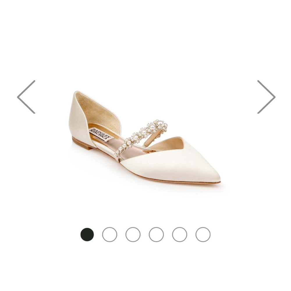 Badgley Mischka Natalia Flats in Ivory